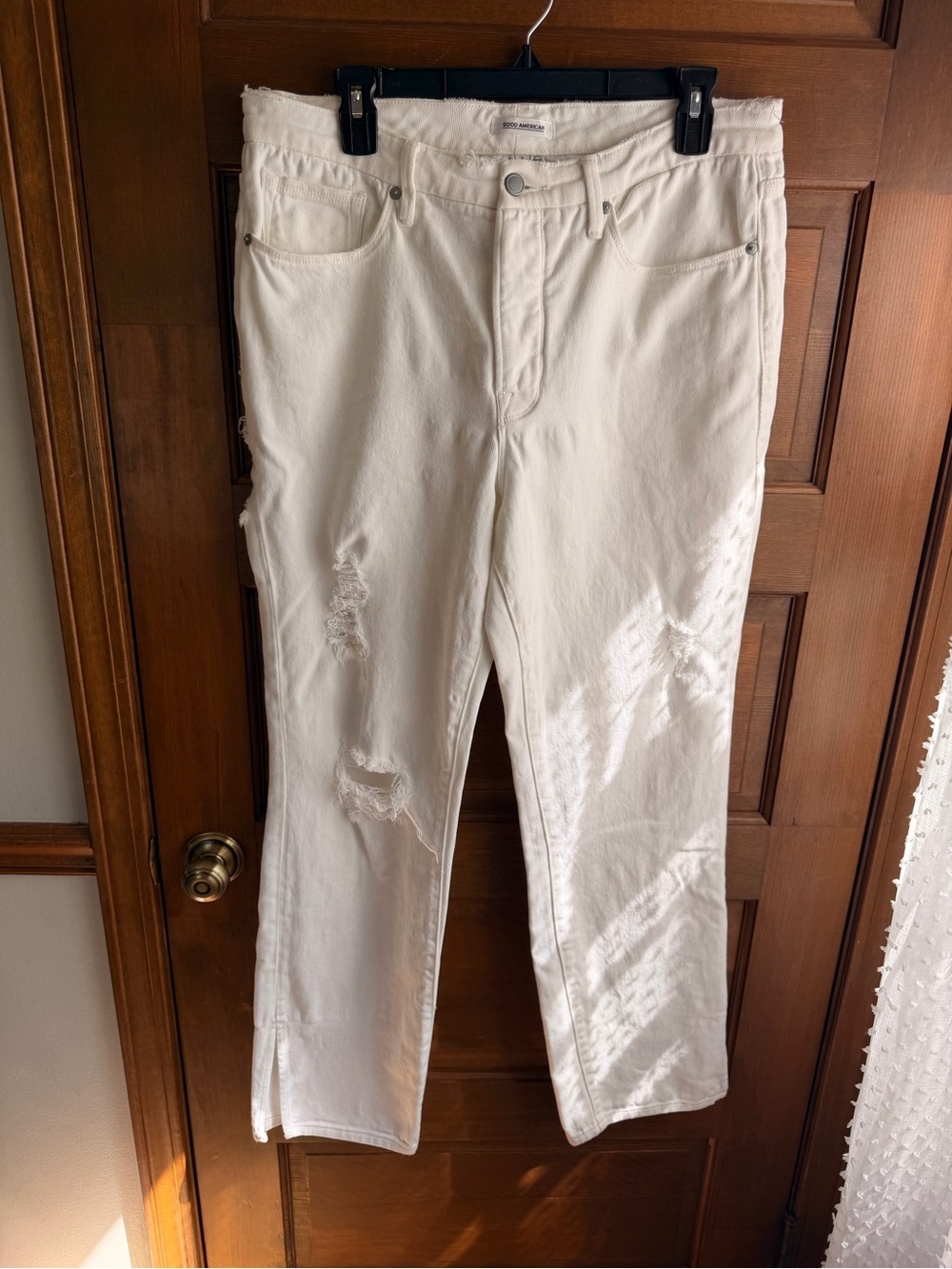 GOOD AMERICAN WHITE DISTRESSED STRAIGHT LEG JEAN